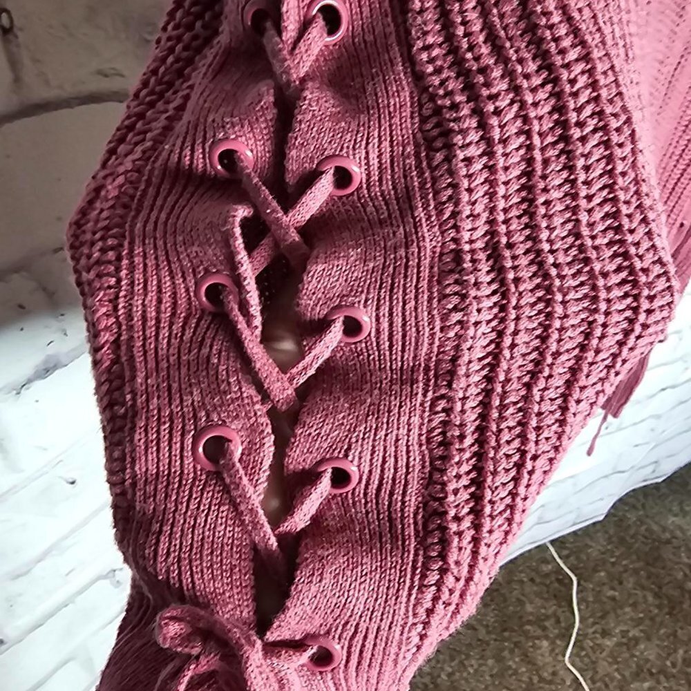 Dusty Rose Crop Sweater - Picture 4 of 6